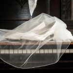 svatebni boty na klaviru